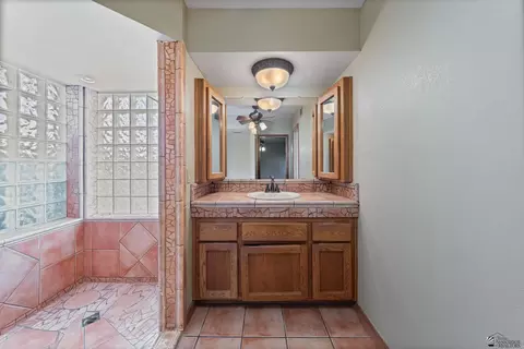 Bath - 4189 E County 15 St, Yuma, AZ 85365 photo 3 of 7
