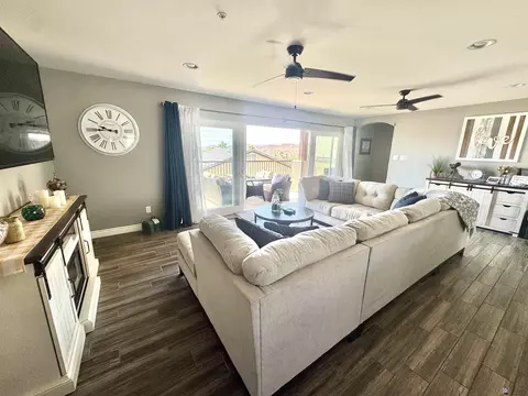 Living - 10405 E Tule Rd, Yuma, AZ 85365 photo 2 of 7