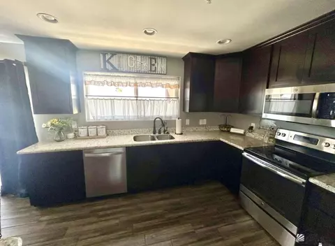 Kitchen - 10405 E Tule Rd, Yuma, AZ 85365 photo 3 of 4