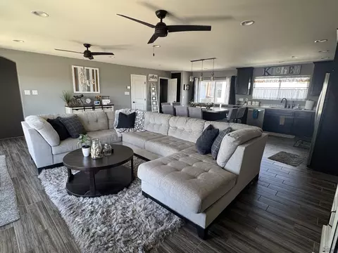 Living - 10405 E Tule Rd, Yuma, AZ 85365 photo 4 of 7