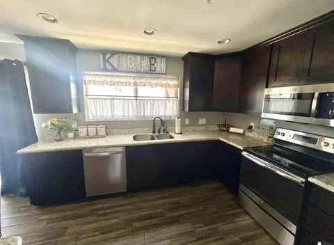 Kitchen - 10405 E Tule Rd, Yuma, AZ 85365 photo 3 of 4