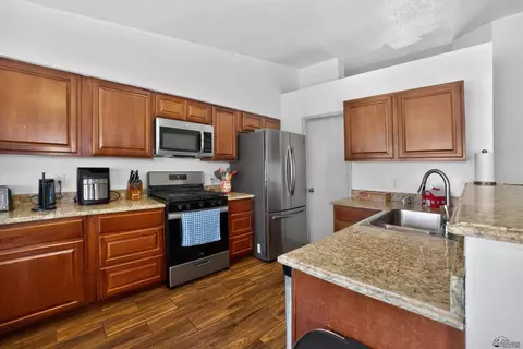 Kitchen - 6092 E 41 Pl, Yuma, AZ 85365 photo 2 of 2