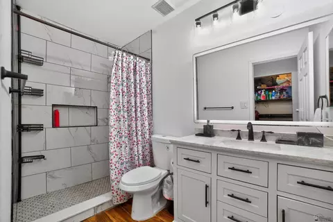 Bath - 6092 E 41 Pl, Yuma, AZ 85365 photo 1 of 2