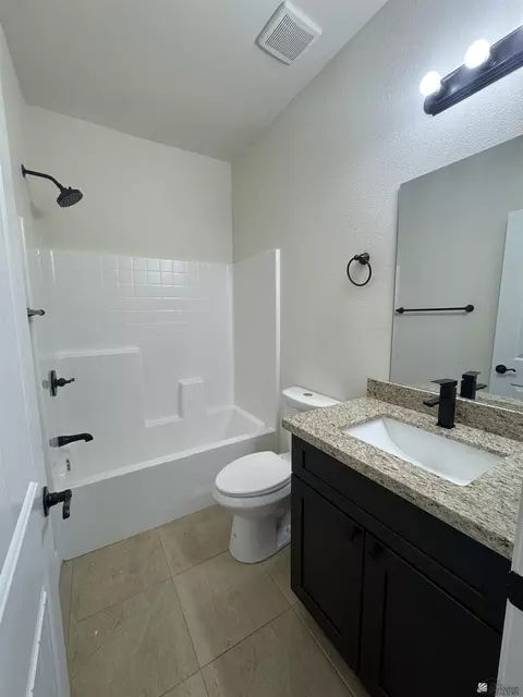 Bath - 10560 E 45 Ln, Yuma, AZ 85367 photo 2 of 3