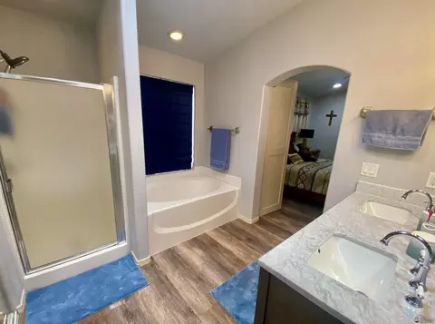 Bath - 10554 E 35 Pl, Yuma, AZ 85365 photo 2 of 4