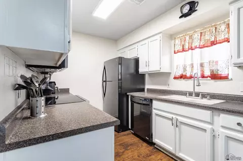 Kitchen - 8682 E 39 St, Yuma, AZ 85365 photo 1 of 3