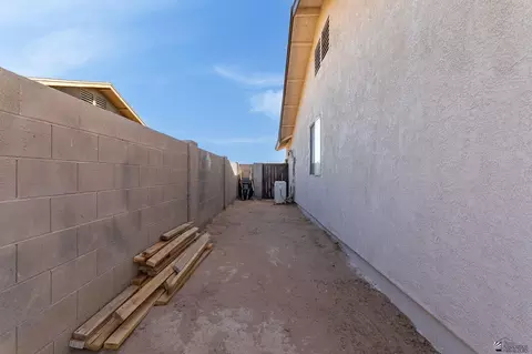 Exterior - 8682 E 39 St, Yuma, AZ 85365 photo 4 of 5