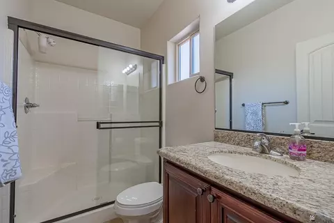 Bath - 7896 E 37 Pl, Yuma, AZ 85365 photo 4 of 5