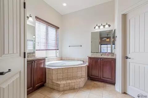 Bath - 7896 E 37 Pl, Yuma, AZ 85365 photo 1 of 5
