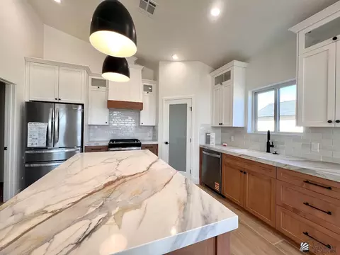 Kitchen - 10801 E 46 Pl, Yuma, AZ 85367 photo 4 of 9