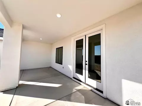 Exterior - 10801 E 46 Pl, Yuma, AZ 85367 photo 4 of 5