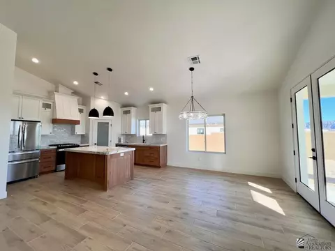 Kitchen - 10801 E 46 Pl, Yuma, AZ 85367 photo 3 of 9