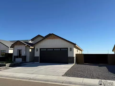Exterior - 10801 E 46 Pl, Yuma, AZ 85367 photo 3 of 5