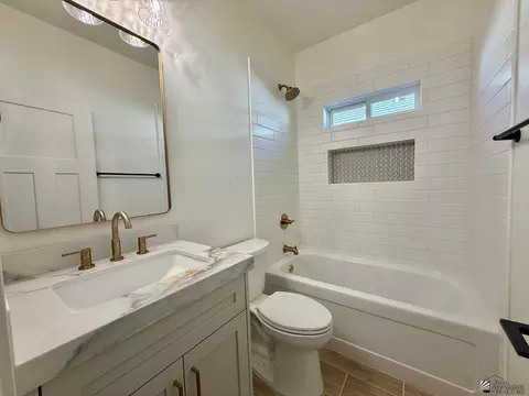 Bath - 10801 E 46 Pl, Yuma, AZ 85367 photo 2 of 7