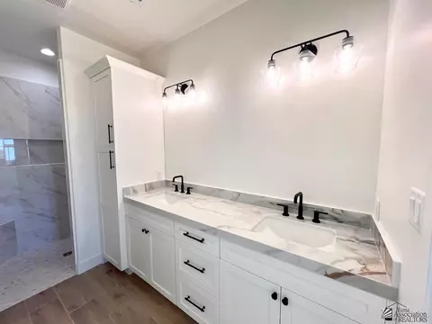 Bath - 10801 E 46 Pl, Yuma, AZ 85367 photo 3 of 7