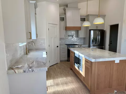 Kitchen - 10801 E 46 Pl, Yuma, AZ 85367 photo 2 of 9