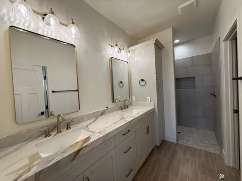 Bath - 10801 E 46 Pl, Yuma, AZ 85367 photo 1 of 7