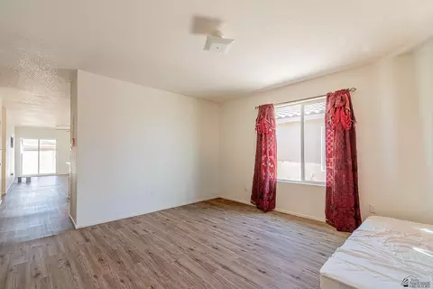 Living - 7912 E 44 Ln, Yuma, AZ 85365 photo 2 of 5
