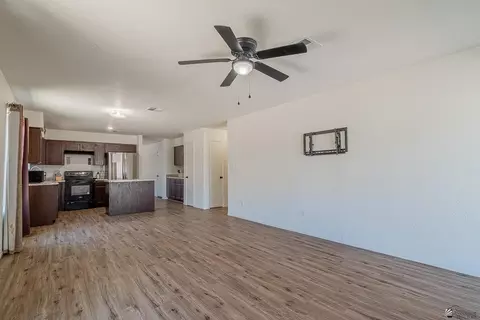 Living - 7912 E 44 Ln, Yuma, AZ 85365 photo 4 of 5