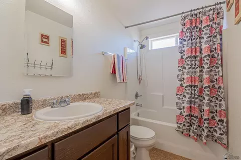 Bath - 7912 E 44 Ln, Yuma, AZ 85365 photo 2 of 2