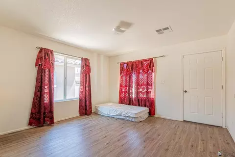 Living - 7912 E 44 Ln, Yuma, AZ 85365 photo 1 of 5
