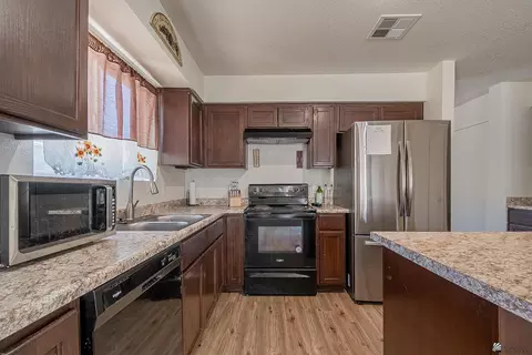 Kitchen - 7912 E 44 Ln, Yuma, AZ 85365 photo 2 of 3
