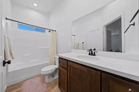 Bath - 10228 E 33 St, Yuma, AZ 85365 photo 1 of 5