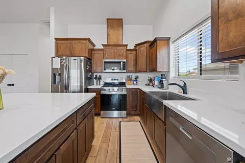 Kitchen - 10228 E 33 St, Yuma, AZ 85365 photo 2 of 3