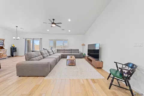 Living - 10228 E 33 St, Yuma, AZ 85365 photo 1 of 2