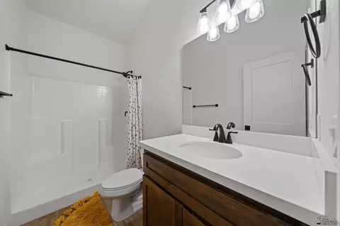 Bath - 10228 E 33 St, Yuma, AZ 85365 photo 5 of 5