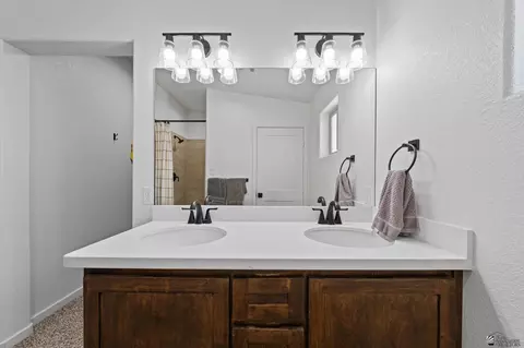 Bath - 10228 E 33 St, Yuma, AZ 85365 photo 3 of 5