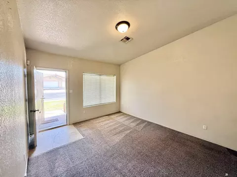 Living - 6263 E 42 St, Yuma, AZ 85365 photo 4 of 8