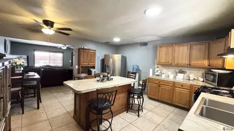 Kitchen - 900 E 26 St, Yuma, AZ 85365 photo 2 of 7