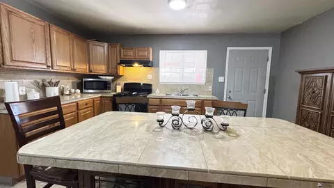 Kitchen - 900 E 26 St, Yuma, AZ 85365 photo 4 of 7