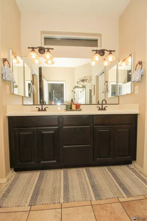 Bath - 7978 E 37 Pl, Yuma, AZ 85365 photo 3 of 6