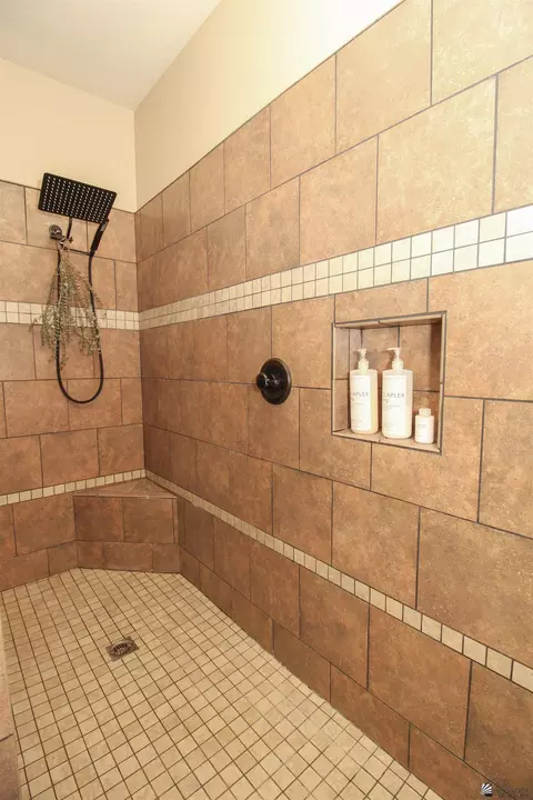 Bath - 7978 E 37 Pl, Yuma, AZ 85365 photo 4 of 6