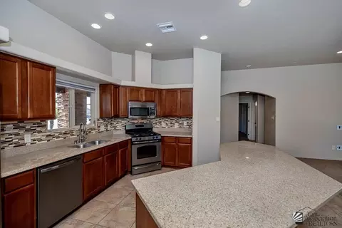 Kitchen - 11578 E 25 St, Yuma, AZ 85367 photo 2 of 4