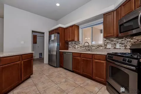 Kitchen - 11578 E 25 St, Yuma, AZ 85367 photo 3 of 4
