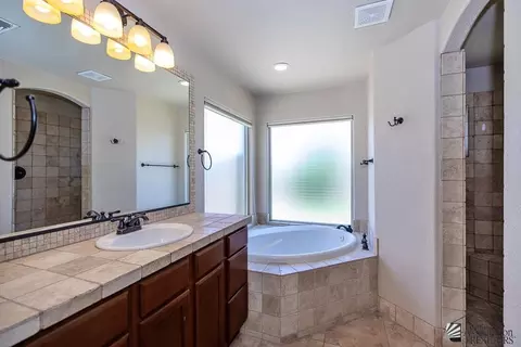 Bath - 11578 E 25 St, Yuma, AZ 85367 photo 2 of 4