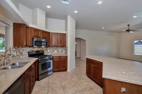 Kitchen - 11578 E 25 St, Yuma, AZ 85367 photo 4 of 4