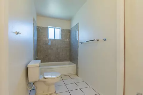 Bath - 210 E 26 Pl, Yuma, AZ 85364 photo 4 of 5