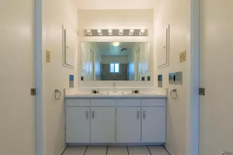 Bath - 210 E 26 Pl, Yuma, AZ 85364 photo 5 of 5