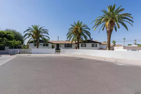 Exterior - 210 E 26 Pl, Yuma, AZ 85364 photo 3 of 5