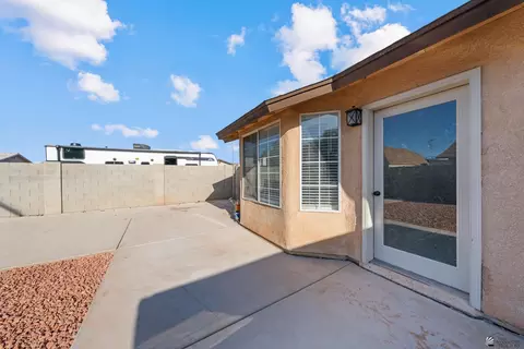 Exterior - 6386 E 45 Pl, Yuma, AZ 85365 photo 5 of 6