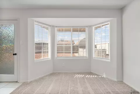 Living - 6386 E 45 Pl, Yuma, AZ 85365 photo 4 of 4