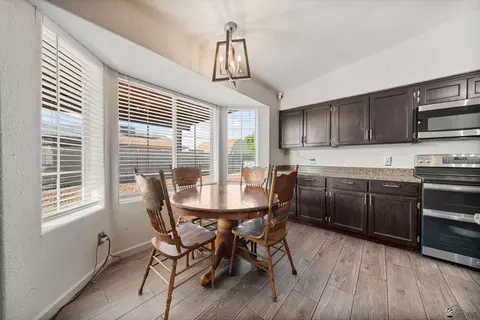 Kitchen - 6386 E 45 Pl, Yuma, AZ 85365 photo 3 of 4