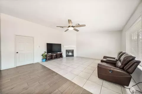 Living - 6386 E 45 Pl, Yuma, AZ 85365 photo 3 of 4