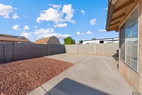 Exterior - 6386 E 45 Pl, Yuma, AZ 85365 photo 3 of 6