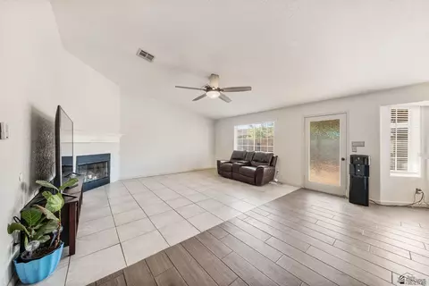 Living - 6386 E 45 Pl, Yuma, AZ 85365 photo 1 of 4