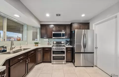 Kitchen - 7429 E 26 St, Yuma, AZ 85365 photo 3 of 6